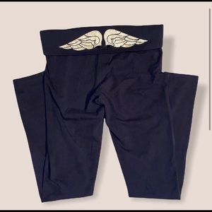 Angel wing VS yoga pants